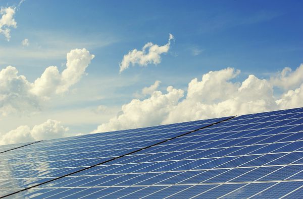 Photovoltaikanlagen mit Windsensoren effizient ausrichten